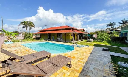 Casa com 6 quartos sendo 4 suíte em Balneário Barra do Sul - Centro
