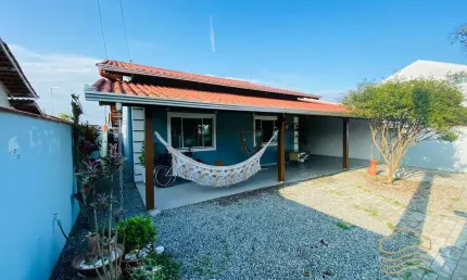 Casa com 4 Dormitórios, sendo 1 suíte - Balneário Barra do Sul - Centro