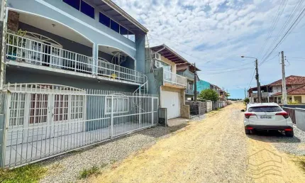 Triplex à 50 metros da lagoa da Boca da Barra - Balneário Barra do Sul