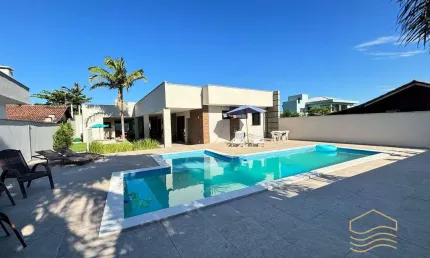 Casa alto padrão a 100m do mar- balneário barra do sul - salinas