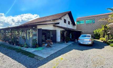Casa c/ terreno 900m²  à 40m da lagoa da Costeira - Balneário Barra do Sul