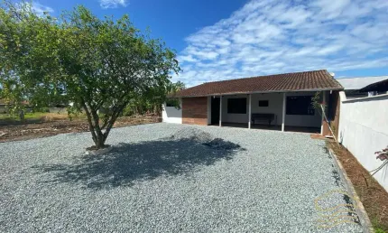 Casa recém reformada com 2 quartos  balneário barra do sul - costeira