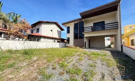 Sobrado novo e moderno com vista mar - Balneário Barra do Sul - Salinas