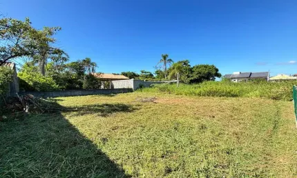Terreno com 358m² aterrado à 120m praia da Salinas - Balneário Barra do Sul