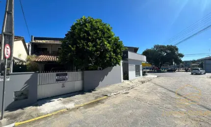 Sobrado com sala comercial e vista privilegiada -bal. barra do sul -centro