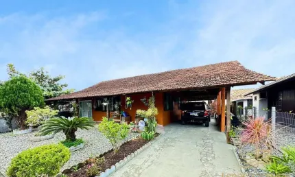 Casa- apenas 50 metros da lagoa-balneário barra do sul