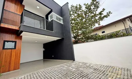 Sobrado 3 quartos com suíte balneário barra do sul - centro
