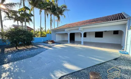 Casa ampla e charmosa a 80m do mar – balneário barra do sul – salinas