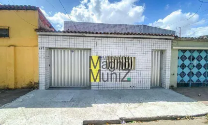 Casa com 3 dormitórios para alugar, 155 m² por R$ 1.300/mês - Aerolândia - Fortaleza/CE