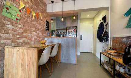 Apartamento com dois dormitórios, sendo um suíte, à venda no bairro Vila Mathias.
