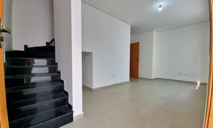 Sobrado à Venda no bairro Aparecida em Santos, com 2 suítes.
