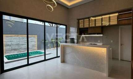 Casa no SetSul I com piscina, cozinha gourmet e marcenaria planejada