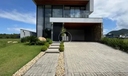 Casa 4 Quartos com 3 Suítes e 312m² - Pedra Branca - BRN
