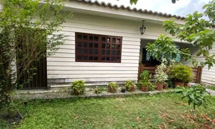 Casa para venda com 355 metros quadrados com 4 quartos na Encruzilhada - Recife - PE