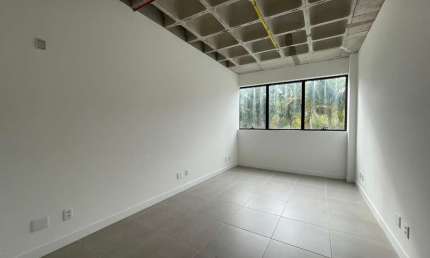 Sala comercial para alugar na Rodovia José Carlos Daux, 500, João Paulo, Florianópolis