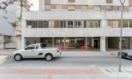 LOJA COM 710M  - PROXIMO A PRACA DO JAPAO  LOJA SOBRELOJA  ÁGUA VERDE  EM FRENTE A REPÚBLICA ARGE