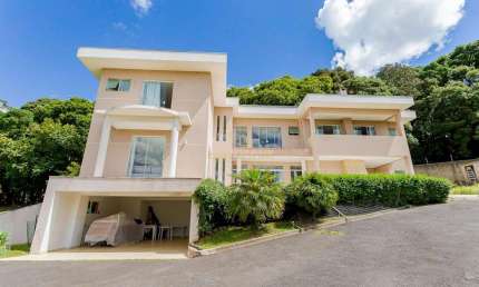RESIDÊNCIA BELÍSSIMA  CHÁCARA DENTRO DE CURITIBA 10.890M  DE TERRENO 369M  CONSTRUÍDOS