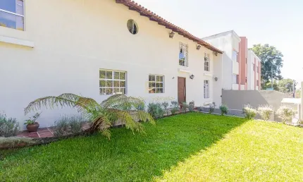 Casa Residencial - Comercial de 314m  - Bom Retiro - Curitiba- frente à Escola Alemã
