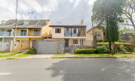SOBRADO NO BAIRRO UBERABA EM CURITIBA – 203,70M² PRIVATIVOS – 330M² DE TERRENO – 3 QUARTOS