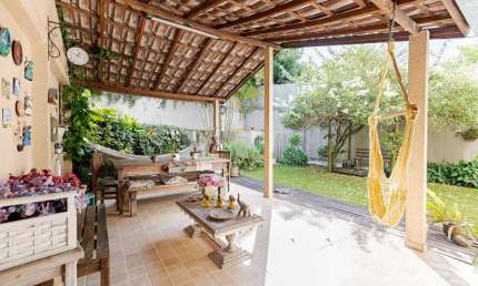 SOBRADO NO BAIRRO UBERABA EM CURITIBA  203,70M  PRIVATIVOS  330M  DE TERRENO  3 QUARTOS