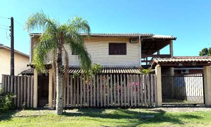 EXCELENTE RESIDÊNCIA EM UBATUBA/SC – 285,19M² PRIVATIVOS