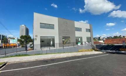 Prédio Comercial de Esquina - 500m² no Santa Cândida!