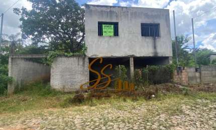 Casa em fase de acabamento, ótima localização e estrura