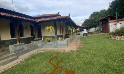 Casa com Excelente Estrutura e Amplo Terreno   Área total aproximada: 844,75m²  Área construída: 294,84m²