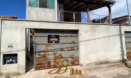 Casa de Dois Andares à Venda – Centro de Mateus Leme/MG