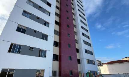 Apartamento, 2/4, varanda, localização estratégica!!
