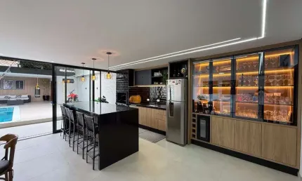 Casa com 3 quartos à venda na Denise Maria Carneiro de Oliveira, 46, Sítio Cercado, Curitiba por R$ 999.990