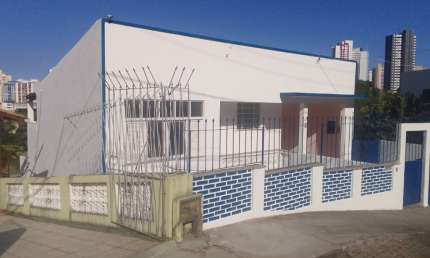Ótima casa com dois pavimentos e quintal à venda no Acupe de Brotas!