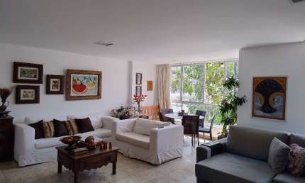 Apartamento à Venda no Rio Vermelho – 3 Quartos (1 Suíte com Closet) | 2 Vagas Soltas | Armários