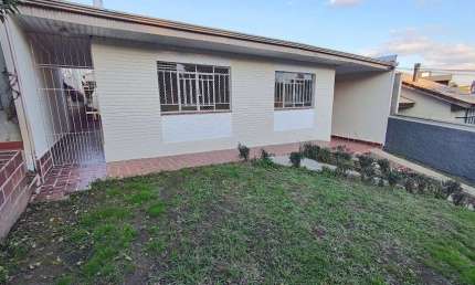 Residência com 3 quartos  para alugar, 230.00 m2 por R$4300.00  - Campina Do Siqueira - Curitiba/PR