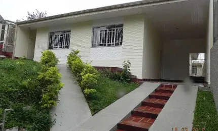 Residência com 3 quartos  para alugar, 230.00 m2 por r$4300.00  - campina do siqueira - curitiba/pr