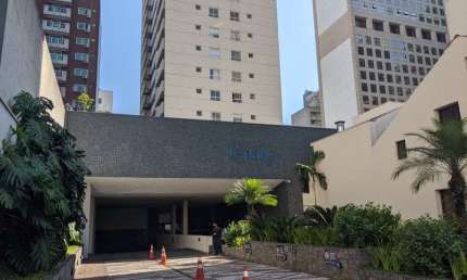 Apartamento com 1 quarto  para alugar, 34.00 m2 por R$2000.00  - Centro - Curitiba/PR