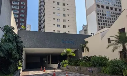 Apartamento com 1 quarto  para alugar, 34.00 m2 por R$2200.00  - Centro - Curitiba/PR