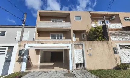 Sobrado com 3 quartos  para alugar, 168.00 m2 por R$4000.00  - Lindoia - Curitiba/PR