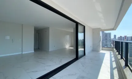 Apartamento Novo com 3 Suítes - 2 vagas ao lado Angeloni.