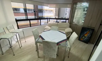 Apartamento à 250 mts mar - 3 Dormitórios e vaga privativa