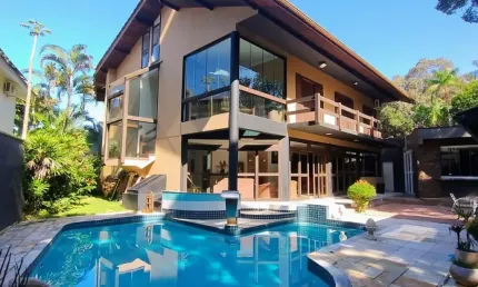 Linda casa para locação anual  e temporada com flexibilidade na negociação em Riviera de São Lourenço.