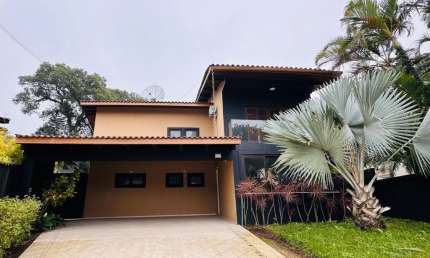 Linda casa para locação anual  e temporada com flexibilidade na negociação em Riviera de São Lourenço.