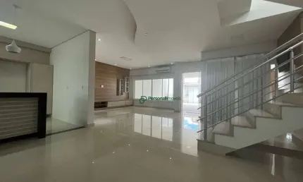 Sobrado de 301m² com 4 Dormitórios à Venda – Terras de Santa Bárbara, Santa Bárbara (SP)