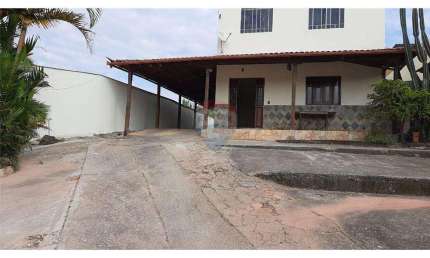 CASA MARAVILHOSA Á VENDA COM PISCINA NO BAIRRO ARCÁDIA!