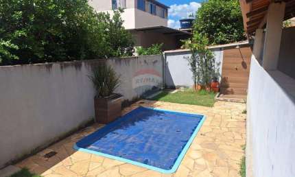 OPORTUNIDADE CASA Á VENDA COM PISCINA NO BAIRRO SANTA MARIA !