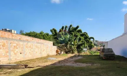TERRENO Á VENDA NO  CONDOMÍNIO GRANJA DAS HORTÊNCIAS !