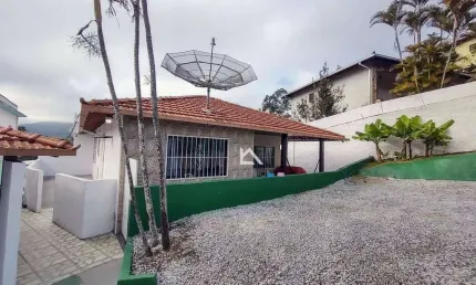Casa com 3 dormitórios à venda, 120 m² por R$ 445.000,00 - Fazendinha - Teresópolis/RJ