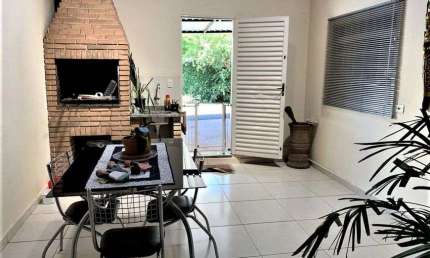 Casa em condomínio excelente localização para venda  3 quartos