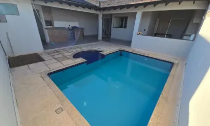 Sobrado a venda em condomínio 4 quartos sendo 2 suítes, piscina