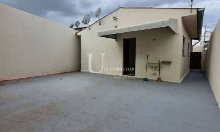 Tubalina – Casa 3 Quartos – Armário cozinha – Ótimo quintal - 2151Udi